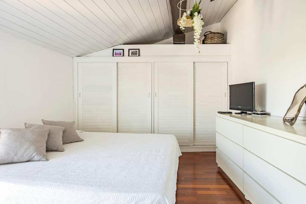 Lovely One-Bedroom Attic In An Ancient Village Boloňa Exteriér fotografie